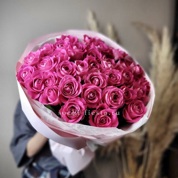 35 розовых роз  в Братске
