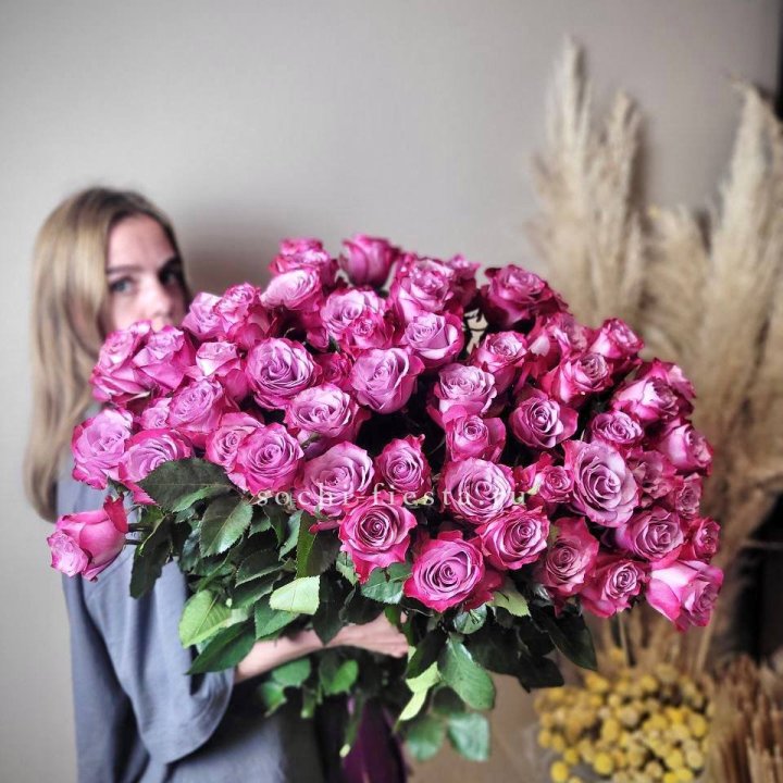Охапка высоких роз Деп перпел в Братске