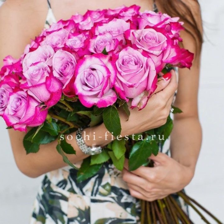 Букет высоких роз Ди перпел в Братске