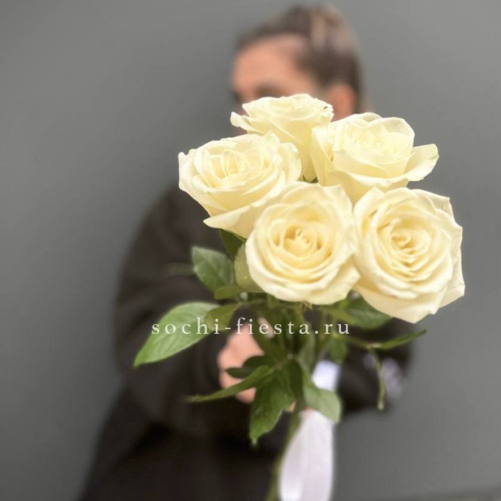 Букет 5 белых роз  в Братске