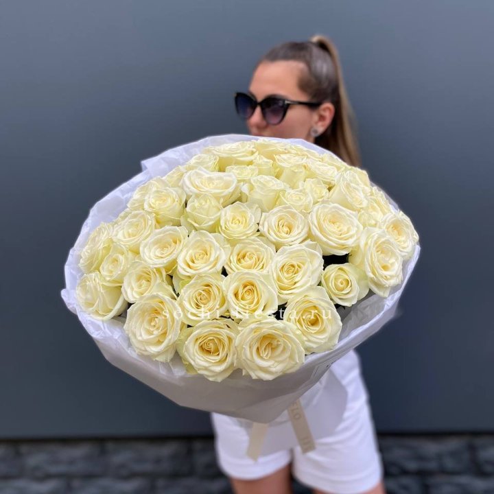 51 белая роза  в Братске