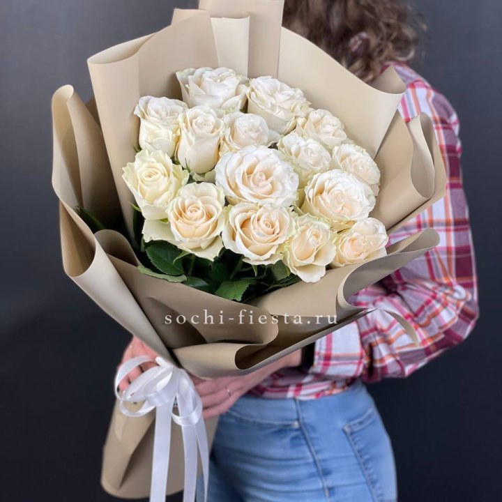 15 белых роз кофе в Братске