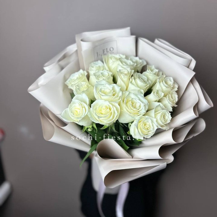 19 белых роз  в Братске