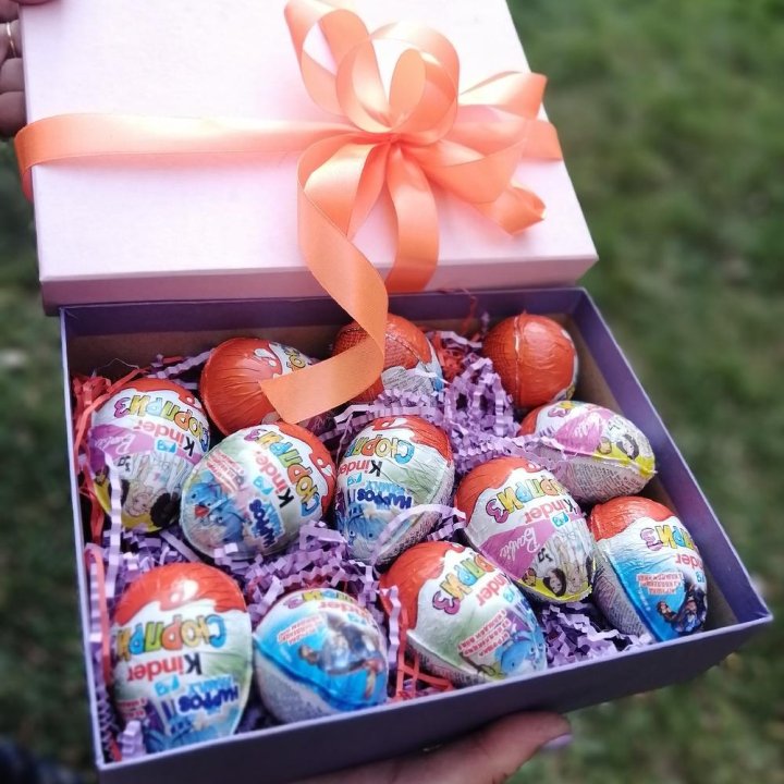 Коробка с киндерами в Братске