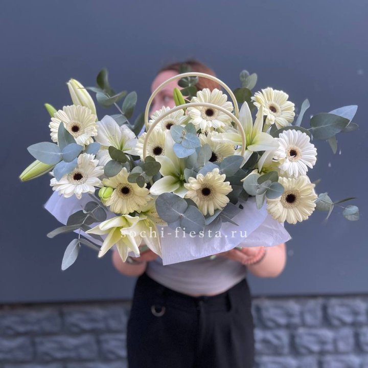 Сумочка лилии и герберы в Братске