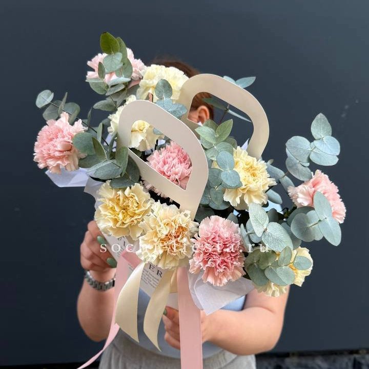 Сумочка из диантусов в Братске