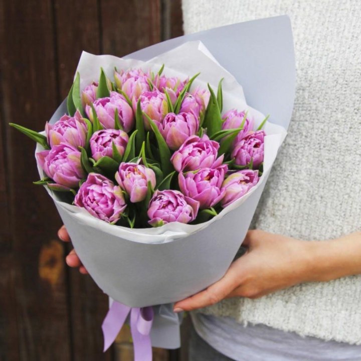 Букет пионовидных тюльпанов в Братске