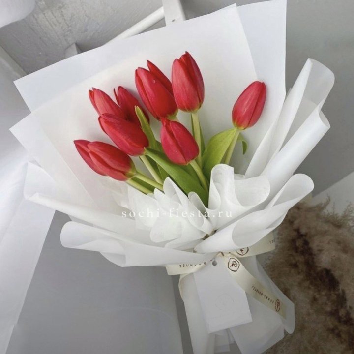 Букет красных тюльпанов в Братске