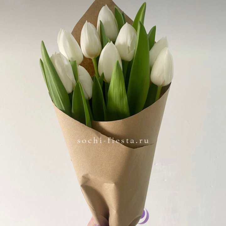 Букет белых тюльпанов в Братске