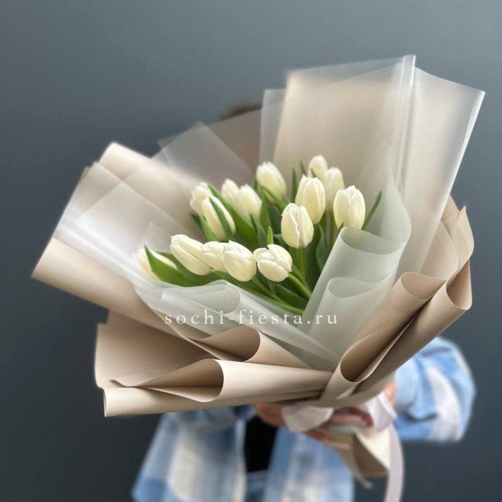 Букет из 15 белых тюльпанов в Братске