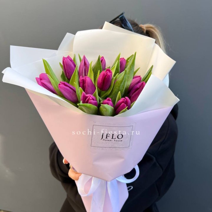 15 пурпурных тюльпанов в Братске