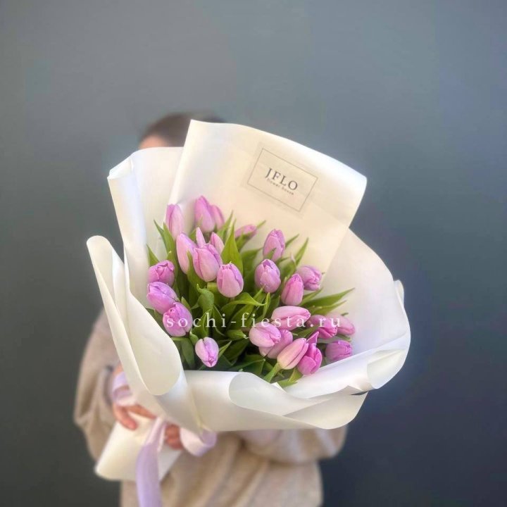 25 сиреневых тюльпанов в Братске