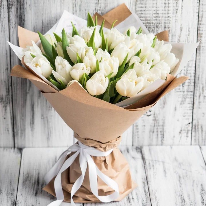 25 белых тюльпанов в Братске