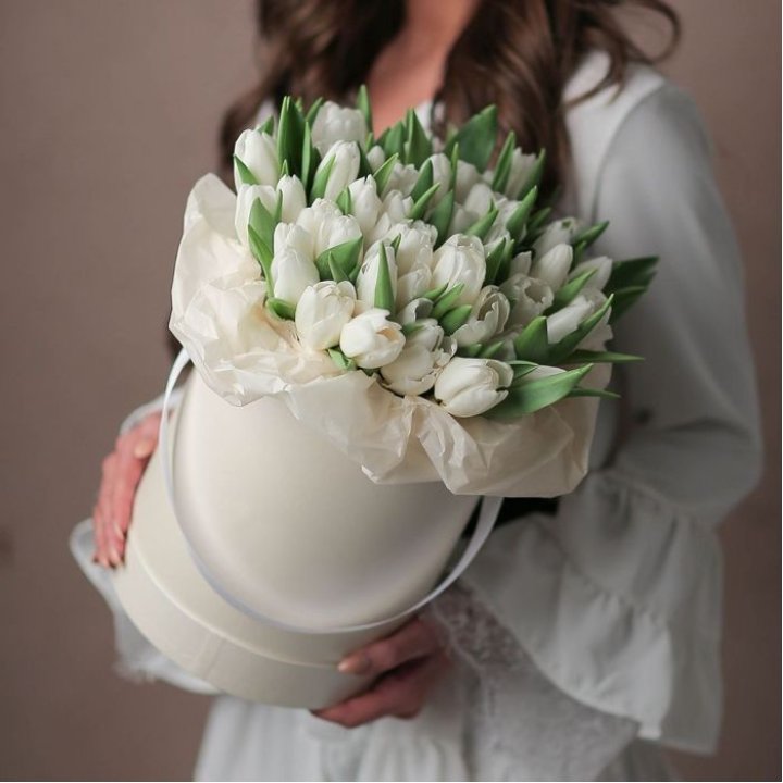 Тюльпаны в цилиндре  в Братске