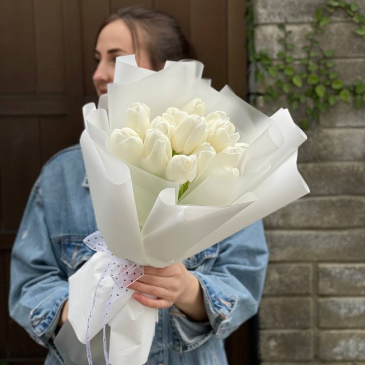 Букет белоснежных тюльпанов в Братске